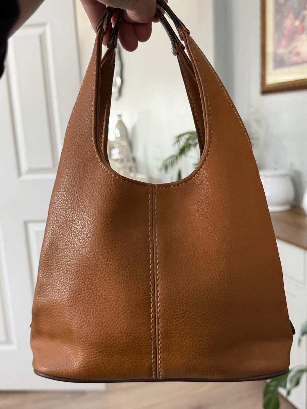 Vintage Nine West Tan Faux Leather Small Hobo Handbag with Zipper Pockets - Picture 4 of 6
